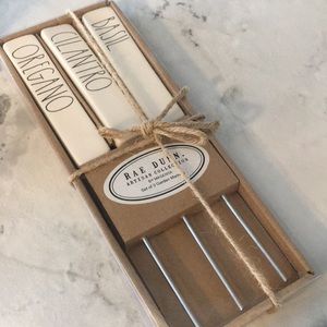 🆕Rae Dunn set of 3 Garden Markers